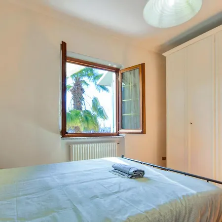 2 Bedroom In Holiday home Varese Ligure